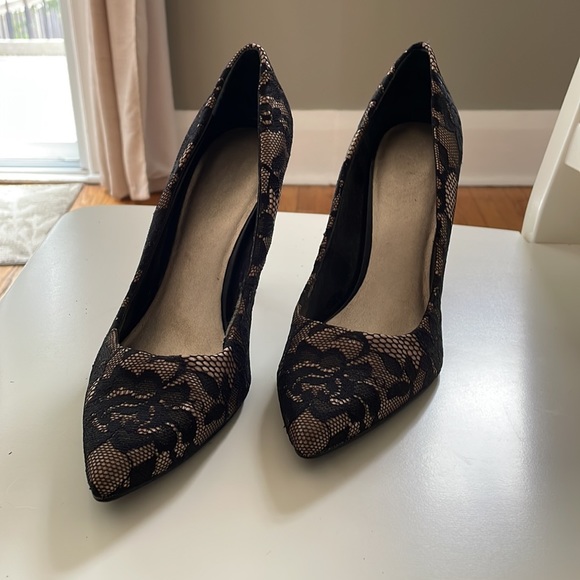 Nine West ‘Lace’ Heels - Picture 2 of 4